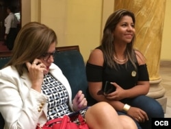 La vicepresidenta de Perú Mercedes Aároz y Maria Eugenia Muñoz.