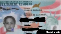 Difunden tarjeta de residencia "secuestrada" en Cuba. Piden $5,000