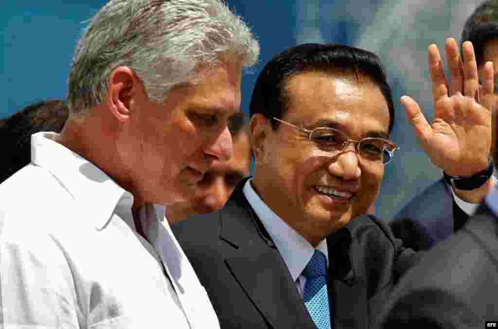 Primer ministro de China, Li Pequian, llega a La Habana