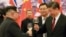 Kim Jong-un (i), y al presidente chino, Xi Jinping (d), durante su encuentro en Pekín.