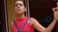 Captura de video en Facebook de joven cubana protestando por la falta de electricidad en su vivienda, en Baracoa, Guantánamo. 