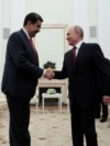 El presidente ruso Vladimir Putin y su homólogo venezolano Nicolás Maduro durante una reunión en el Kremlin este martes, 25 de septiembre. 