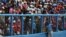 Fanáticos esperan a que inicie el juego entre el equipo de Cuba y Tampa Bay en el Latinoamericano, en La Habana.
