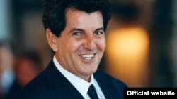 Oswaldo Payá durante la entrega del premio Sájarov a la Libertad de Conciencia 2002 del Parlamento Europeo.