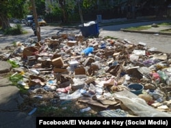 Basurero en la esquina de 19 y 10, en El Vedado, La Habana. (Facebook/El Vedado de Hoy)