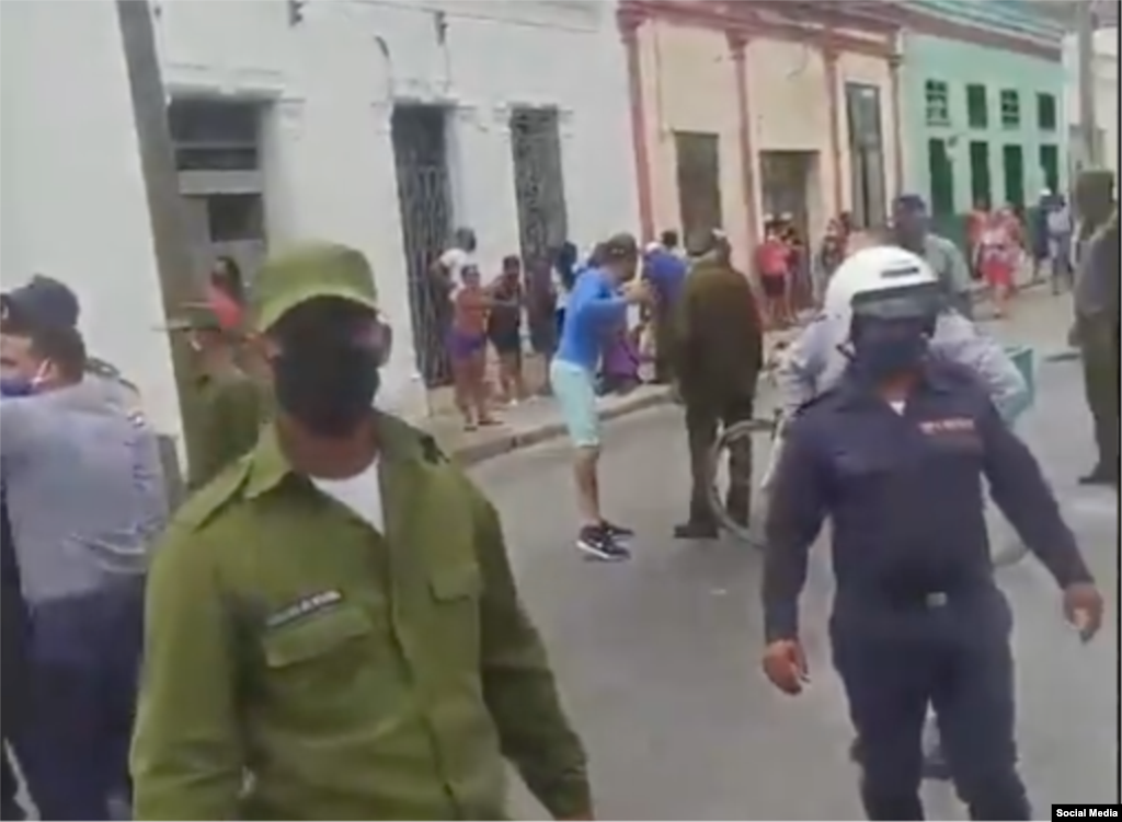 Las autoridades reprimieron la protesta en Camagüey el 11 de julio de 2021.