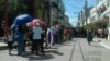 Una fila interminable en una TRD en Camagüey para adquirir productos de primera necesidad. 