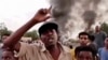 Escena tomada de un video durante una protesta este lunes en Jartum, Sudán. (New Sudan NNS via AP)