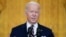 El presidente de Estados Unidos, Joe Biden, habla sobre la crisis de Ucrania el martes 22 de febrero de 2022, en la Casa Blanca, en Washington. (AP Foto/Alex Brandon)