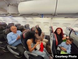 Ferrer viaja junto a su familia.