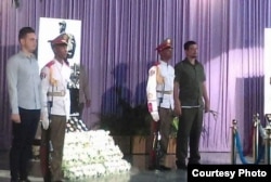 Rogelio Bolufé en Cuba, durante el funeral de Fidel Castro, acompañando en la guardia de honor a Sandro Castro. 