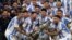 El equipo de Argentina levanta el trofeo después de ganar la Copa América 2024 REUTERS/Agustin Marcarian