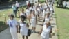 Una marcha de las Damas de Blanco en La Habana el 27 de marzo de 2005. (AFP/Adalberto Roque).