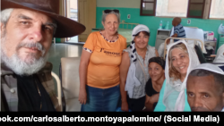 El líder Carlos Alberto Montoya Palomino junto a religiosos de la Comunidad Israelita Bet-El Shalom.