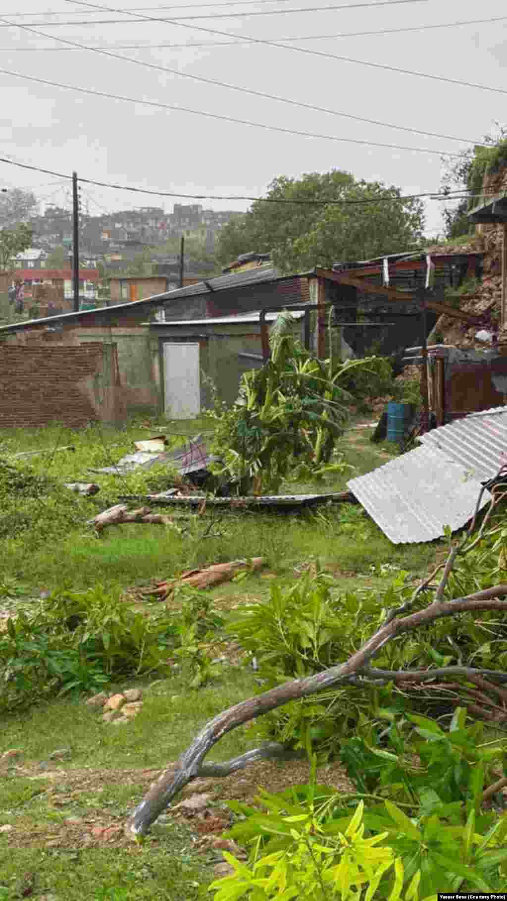 Destrozos por el huracán Melissa en en Veguita de Galo, en la Carretera del Morro, Santiago de Cuba.