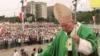 El Papa Juan Pablo II en la misa en la Plaza de la Revolución el 25 de enero de 1998. 